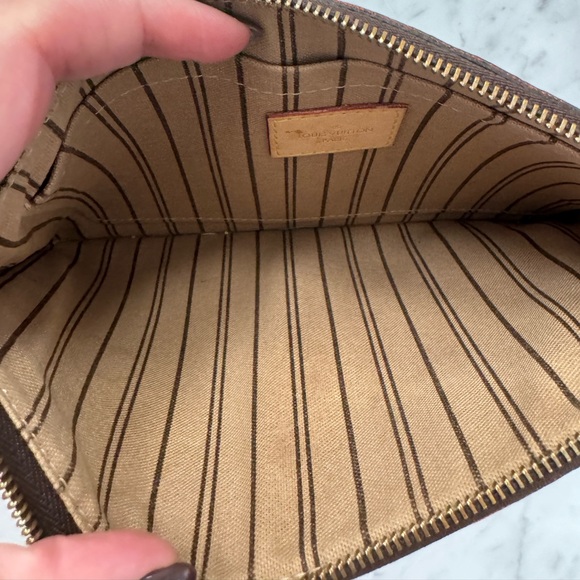 Louis Vuitton Monogram Neverfull Pouch - Picture 6 of 8